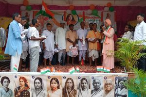 ৮০তম স্বাধীনতা দিবসে মন্মথপুরে ছাত্রছাত্রীদের সংবর্ধনা, সম্মানিত গ্রামের পুজো কমিটি