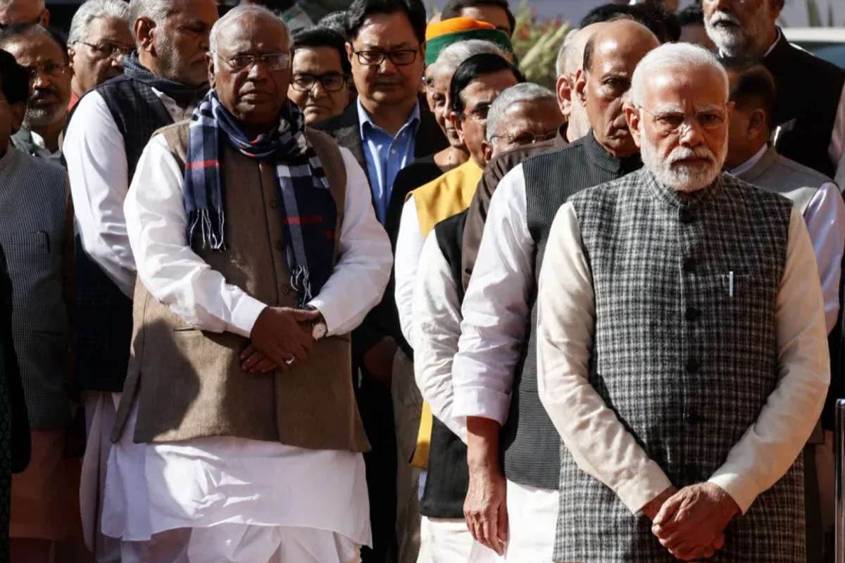 সীমানা পুনর্বিন্যাসে না, আগামী ২৫ বছর লোকসভায় ৫৪৩ আসন রাখার প্রস্তাব খাড়গের