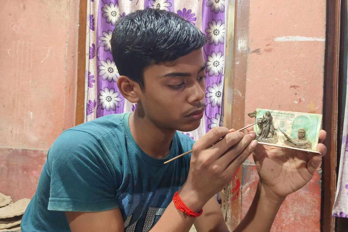 পাঁচ টাকার কয়েনে নেতাজি, নোটে ভারতমাতার প্রতিকৃতি! অসামান্য সৃষ্টি নবম শ্রেণির পডুয়ার