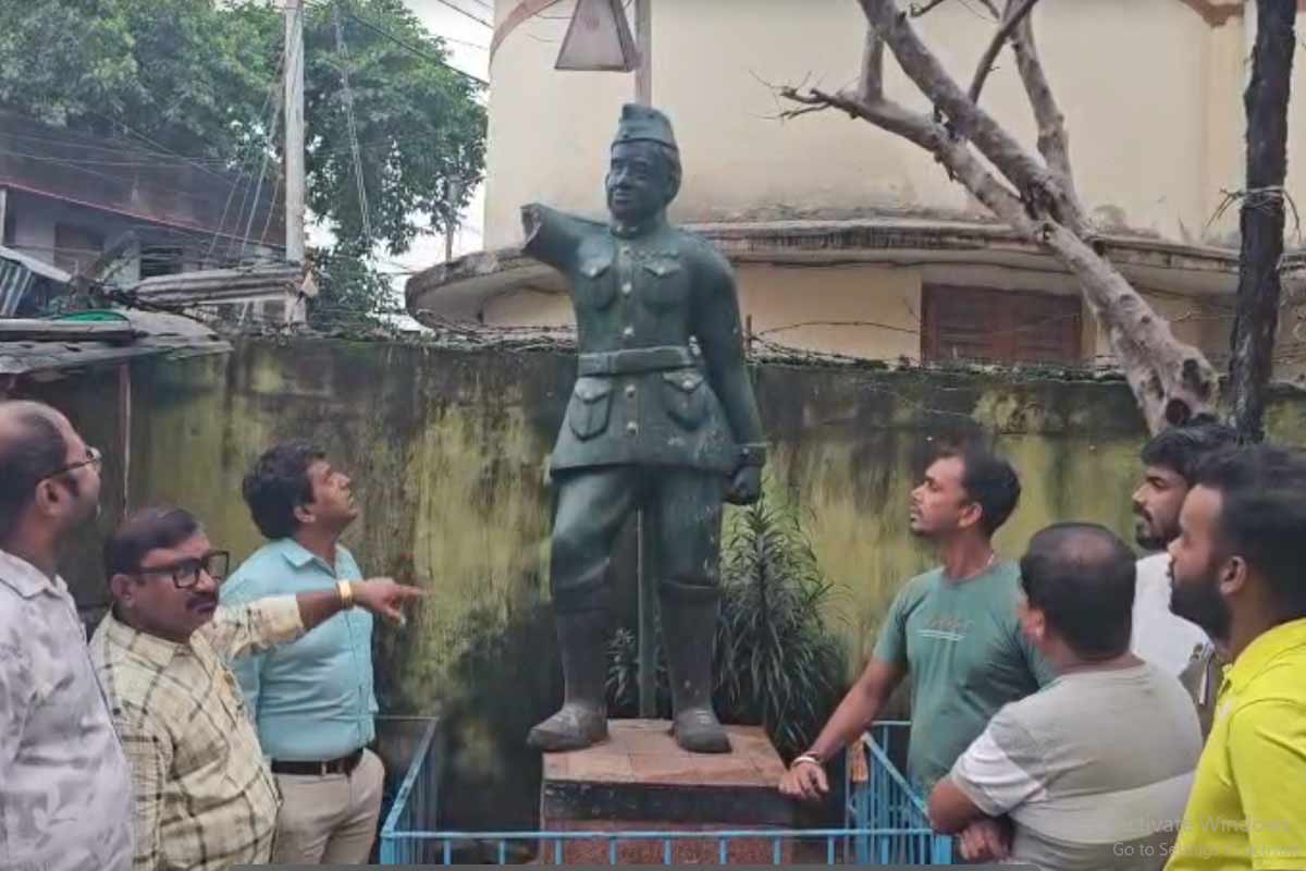 নিউ আলিপুরে ভাঙা হল নেতাজি মূর্তির হাত, নেপথ্যে কারা? দ্রুত ‘অ্যাকশনে’ বিজেপি নেতৃত্ব