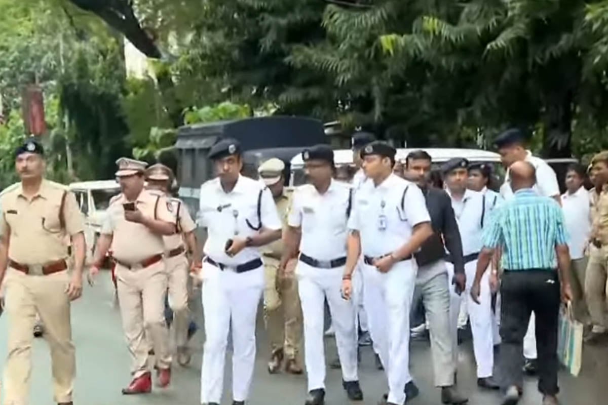 এবার ক্যামাক স্ট্রিটে ‘ফায়ার অডিট’, অভিষেকের দপ্তরে পুলিশ-দমকল-পুরসভা