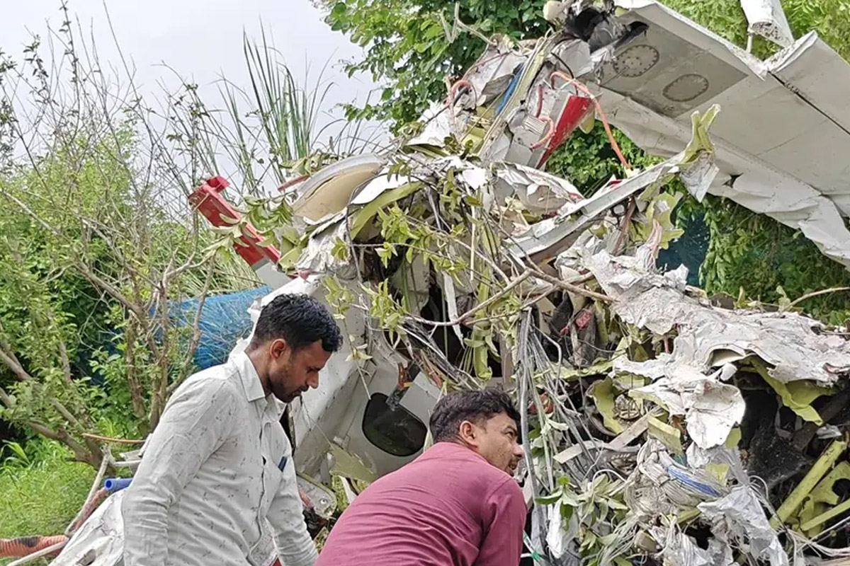 ফের আকাশে বিপর্যয়, কানপুরে হুড়মুড়িয়ে ভাঙল বিমান, চলছে উদ্ধারকাজ