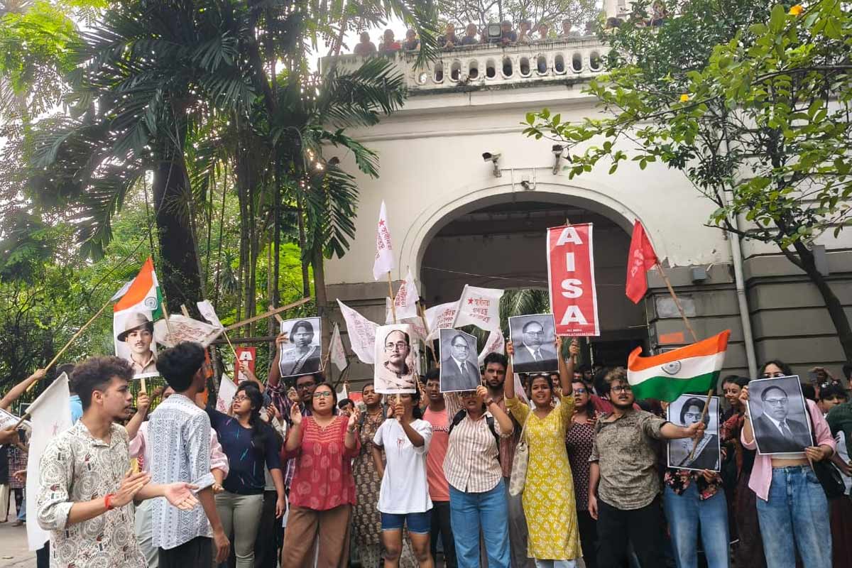 যাদবপুরের আদলে এবার প্রেসিডেন্সিতেও অশান্তির ছক! গেটের কাছে এবিভিপি-এসএফআই সংঘর্ষ