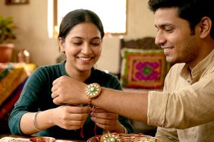চাহিদা তুঙ্গে গোবরের রাখির, ভাইয়ের মঙ্গল কামনায় থাক বৈদিক ছোঁয়া