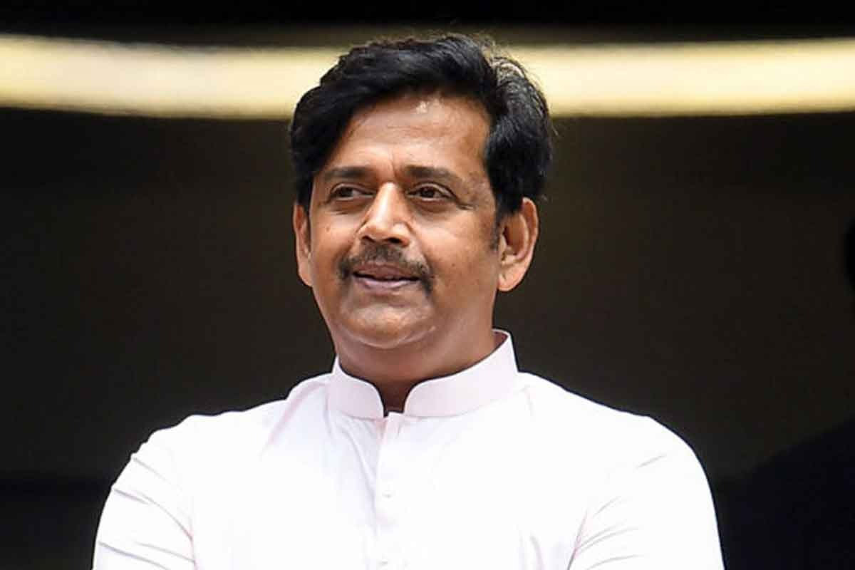 রবি কিষেণের ‘মৌনব্রতে’ নেটভুবনে মিম-বিস্ফোরণ! কেন ‘লর্ড রবি’ আখ্যা বিজেপি সাংসদকে?
