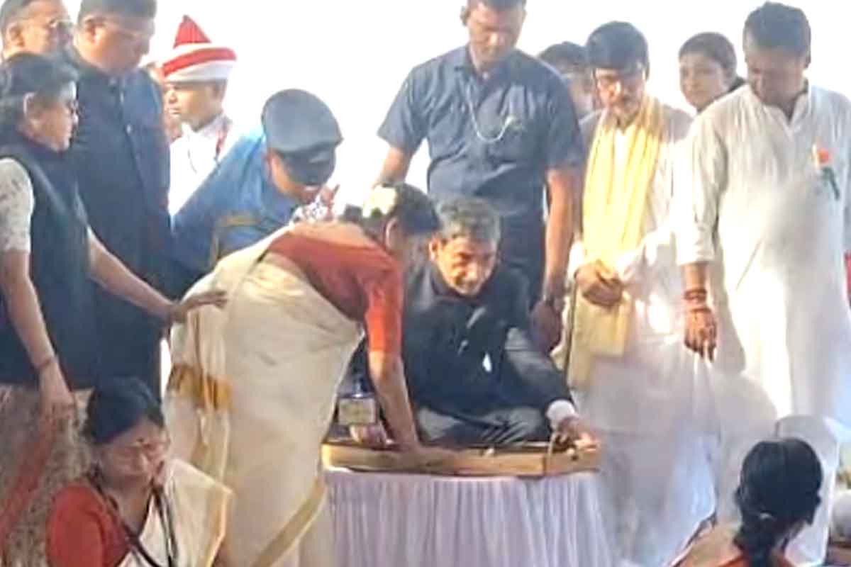 স্বদেশী আন্দোলনের সাক্ষ্য, গান্ধী ঘাটে চরকা কেটে আত্মনির্ভর ভারত গড়ার ‘বার্তা’ রাজ্যপালের