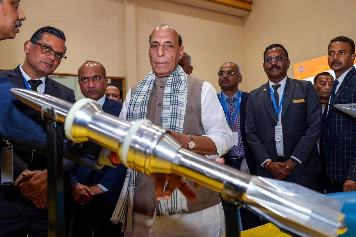 DRDO-র মিসাইল প্রযুক্তি পাবে দেশীয় সংস্থাগুলি, অস্ত্র নির্মাণে আত্মনির্ভর হতে বড় পদক্ষেপ রাজনাথের