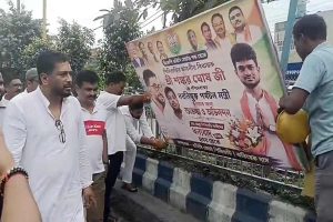 নিজের ব্যানার-পোস্টার নিজেই খুললেন মন্ত্রী শংকর, শিলিগুড়িকে সাজাতে অভিনব উদ্যোগ