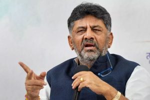 ‘পুরো বন্দে মাতরম গাওয়া হবে না কর্নাটকে’, কেন্দ্রের নির্দেশ উড়িয়ে ঘোষণা শিবকুমারের