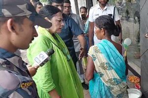 পুরসভার আশ্রয়ে থাকতে ‘নারাজ’, কোথায় রয়েছেন দুধ গরম বিতর্কের সীতা?