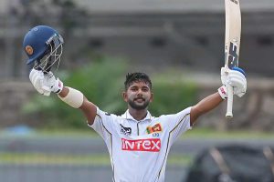 ধার করা ব্যাটে ক্রিকেট শুরু, ভারতের বিরুদ্ধে ৩ সেঞ্চুরি করা সোনালই শ্রীলঙ্কার নতুন হিরো