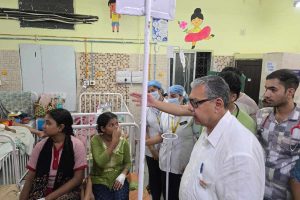আচমকা অসুস্থ কলকাতার নামী স্কুলের ২৫ ছাত্রী, খবর পেয়েই দেখতে গেলেন স্বাস্থ্যমন্ত্রী