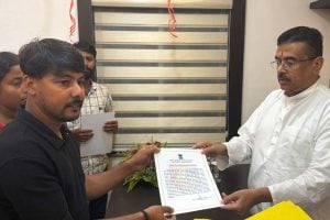 মাঝ সমুদ্রে ট্রলারডুবি, ৯ মৎস্যজীবীর পরিবারকে হোমগার্ডের নিয়োগপত্র দিলেন মুখ্যমন্ত্রী