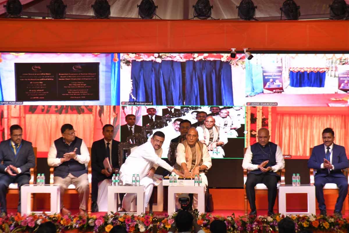 ডবল ইঞ্জিনে দু্র্দান্ত গতি! গার্ডেনরিচে যুদ্ধজাহাজ নির্মাণে নতুন ৫ প্রকল্পের শিলান্যাস রাজনাথ-শুভেন্দুর
