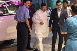 কেমন চলছে চিকিৎসা?  মীরা ভট্টাচার্যর খবর নিতে হাসপাতালে মুখ্যমন্ত্রী শুভেন্দু