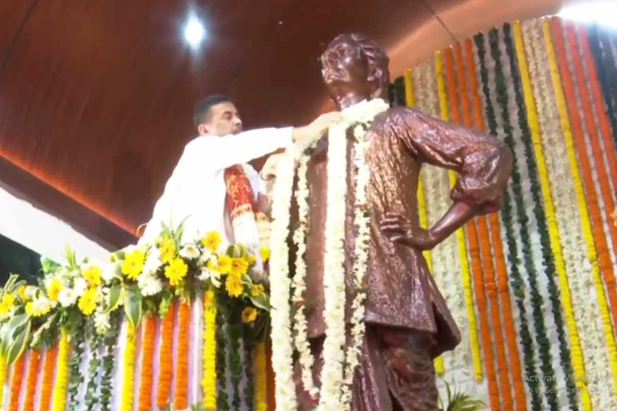 ‘সিলেবাসের ৪ লাইনে বেঁধে ফেলা অনুচিত’, ক্ষুদিরামের মৃত্যুবার্ষিকীতে বড় ঘোষণা শুভেন্দুর