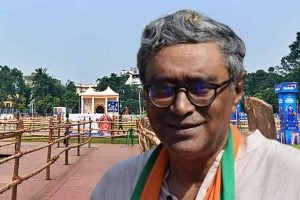 দেশপ্রিয় পার্কে মণ্ডপ ‘ভাঙচুর’, প্রশ্নের মুখে পুজোর ভবিষ্যৎ! কী জানালেন রাসবিহারীর বিধায়ক?