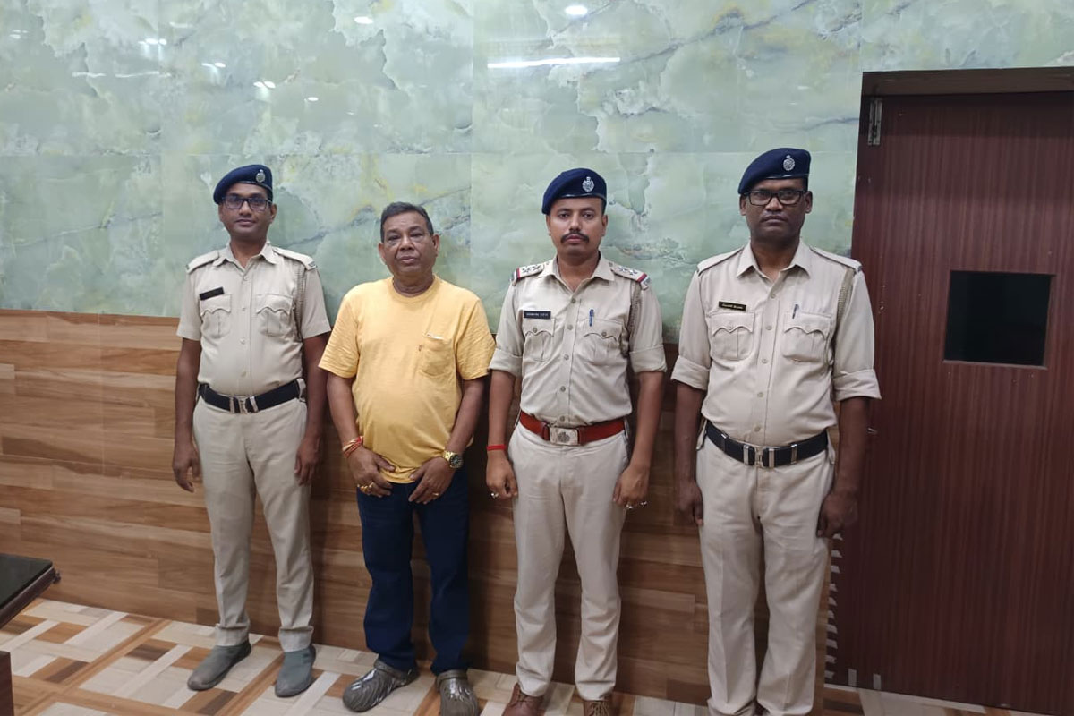 লক্ষ লক্ষ টাকা আত্মসাৎ, জমি লুট! জালে ঋতব্রত তৃণমূলের জেলা সভাপতি