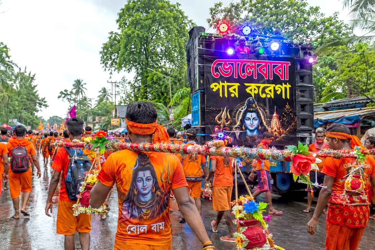 লাটে সরকারি নির্দেশিকা! তারস্বরে ডিজের তালে তীর্থযাত্রীদের ‘ভোলেবাবা পার করেগা’