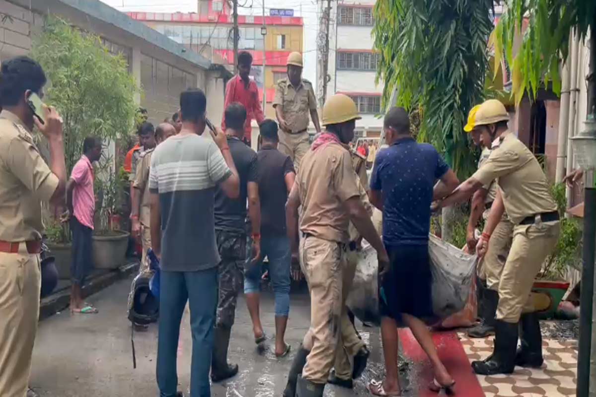 ‘বিদেশিনী’ বিপর্যয়ে দায় কার? তারাপীঠের সমস্ত হোটেলে ফায়ার অডিটের নির্দেশ