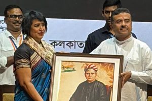 ‘সুরক্ষিত পশ্চিমবঙ্গে আপনার নিরাপত্তার দায়িত্ব মুখ্যমন্ত্রীর’, রবীন্দ্রসদনে তসলিমাকে স্বাগত শুভেন্দুর