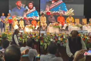 তসলিমার অনুষ্ঠানে বিশৃঙ্খলা! জয় গোস্বামীকে মঞ্চে ডাকায় ক্ষোভে ফেটে পড়লেন দর্শক