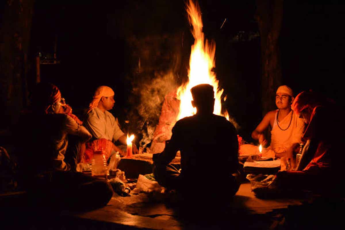 যজ্ঞেই শয়তান তাড়ানোর কথা বলে ‘শ্লীলতাহানি’, গয়না নিয়ে উধাও সঙ্গিনী-সহ তান্ত্রিক