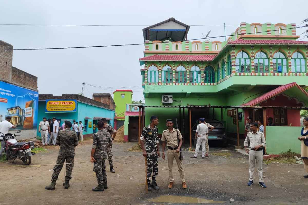 টুলুর ২ শ্যালকও ‘ধনকুবের’, সম্পত্তির উৎসের খোঁজে শ্বশুরবাড়িতে পুলিশ