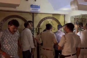 দুবাইয়ে গা-ঢাকা টুলুর, মেয়ের নামেও পেট্রল পাম্প! পাথর ব্যবসার অফিস সিল করল পুলিশ
