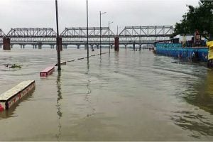 নেপালের দুর্যোগে ভাসবে উত্তরপ্রদেশ? ফুঁসছে নারায়ণী-গণ্ডক, প্লাবনের শঙ্কায় সতর্কতা একাধিক জেলায়