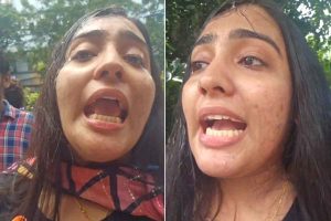 এবার ডিম খেলেন উপাসনা! আশুতোষ কলেজে জনরোষের মুখে কালীঘাট তৃণমূলের নেত্রী