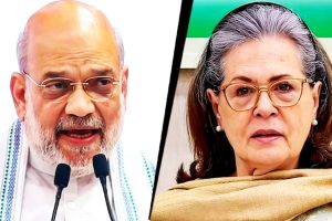 ‘এই অপরাধের ক্ষমা নেই’, বন্দে মাতরম বিতর্কে সোনিয়াকে তোপ শাহের, থানায় দায়ের অভিযোগ