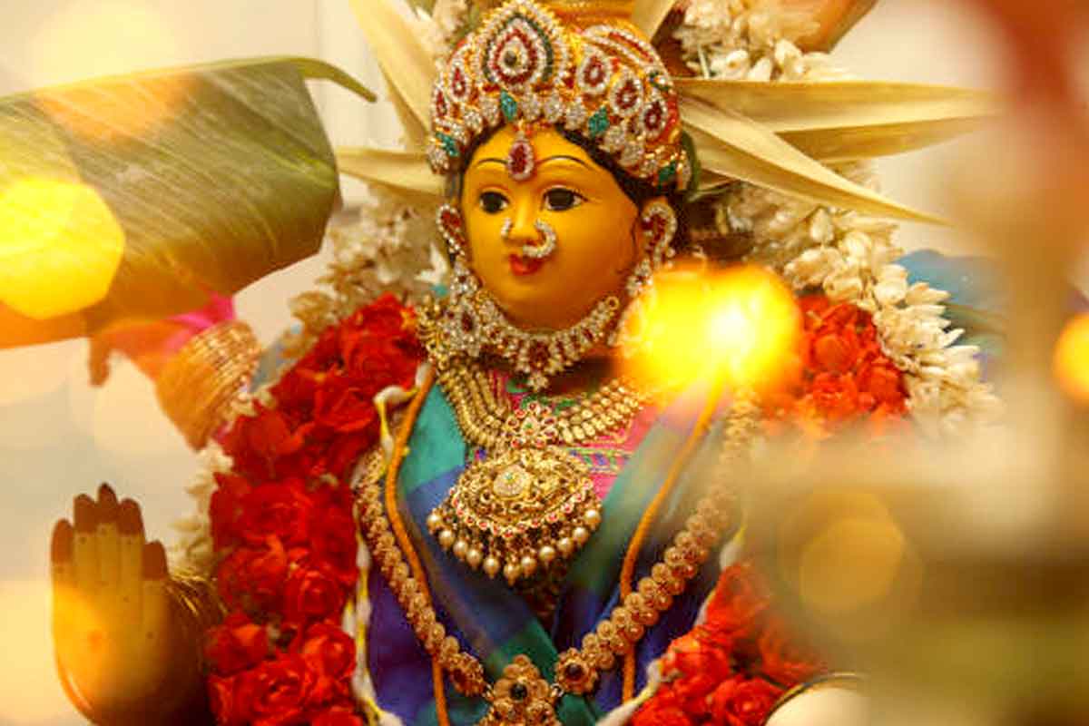 ২১ আগস্ট বরলক্ষ্মী পুজো, অর্থকষ্ট দূর করতে জানুন ব্রত পালনের সঠিক নিয়ম