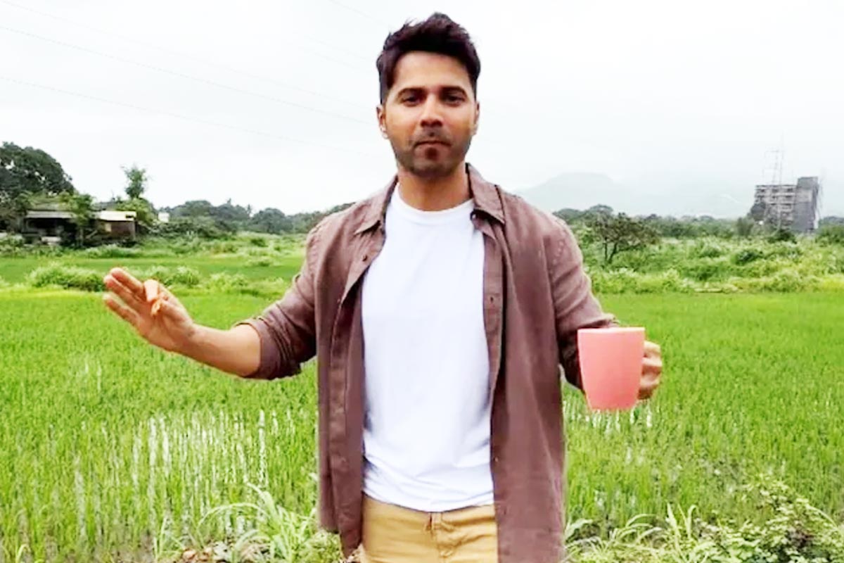 খেত কিনে চা-বিস্কুটে সেলিব্রশন বরুণ ধাওয়ানের, ‘বলিউডে কাজ নেই?’, করণ জোহরের ‘স্টুডেন্ট’কে খোঁচা