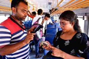বাসে মহিলা যাত্রীদের সঙ্গে দুর্ব্যবহার হলেই অ্যাকশন! কড়া পদক্ষেপের হুঁশিয়ারি পরিবহণ মন্ত্রীর
