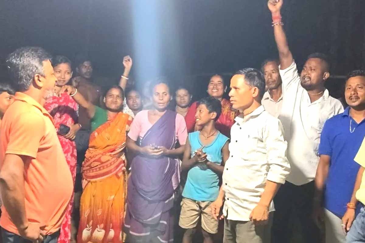 স্বাধীনতার পর প্রথম আলো! শুভেন্দু আমলে অবশেষে বাড়িতে বিদ্যুৎ এল ধূপগুড়ির ৬ পরিবারে