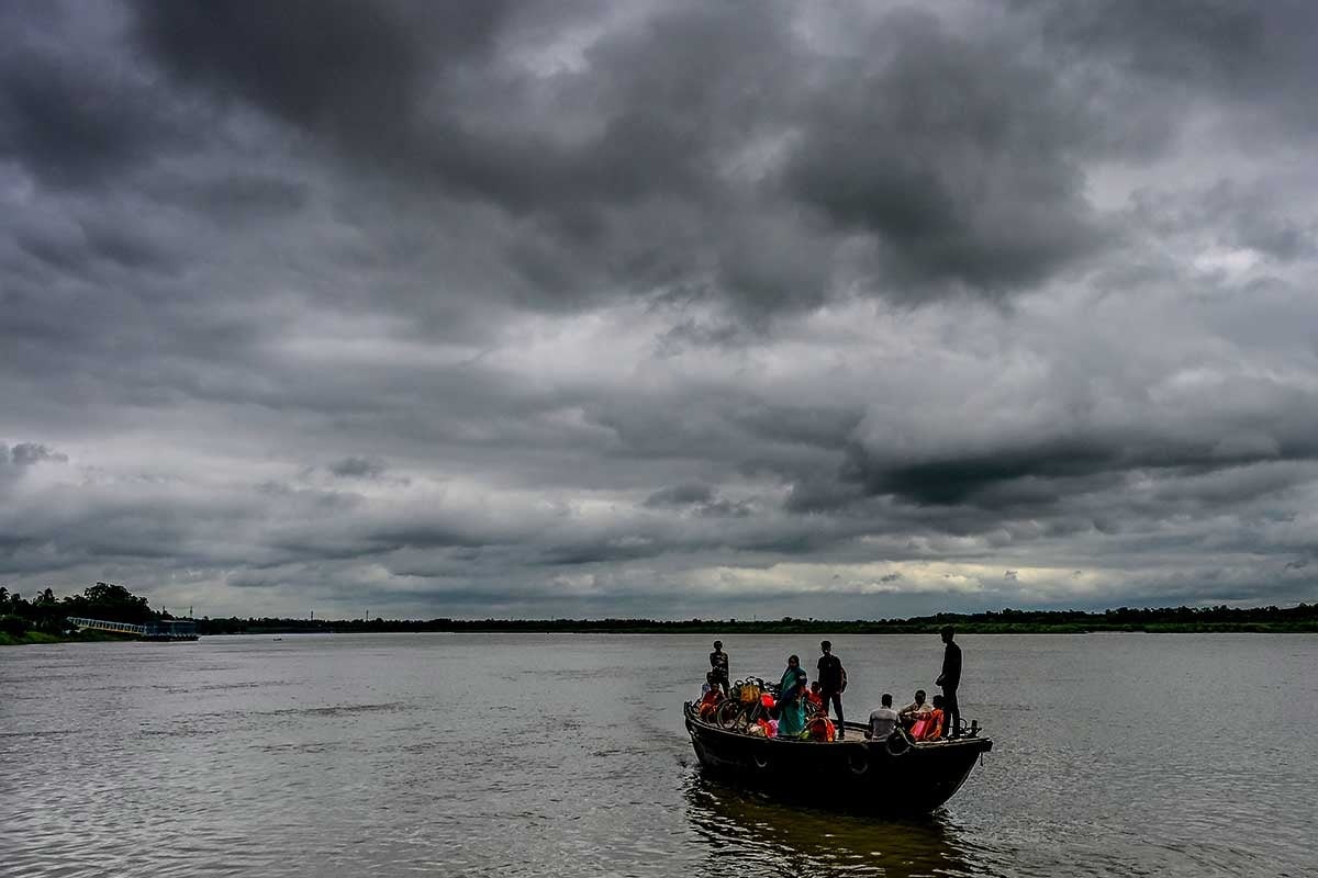 শক্তি বাড়িয়ে ধেয়ে আসছে ঘূর্ণাবর্ত, দুর্যোগে তোলপাড় হবে দক্ষিণবঙ্গ! ভাসবে কলকাতাও?