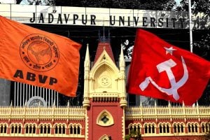 যাদবপুরে গেরুয়া বনাম লাল! সংঘাতের জল গড়াল হাই কোর্টে, দ্রুত শুনানির আবেদন নাকচ