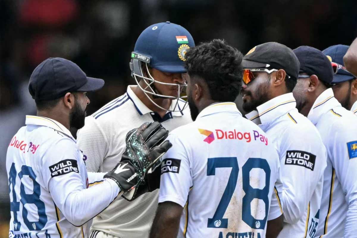 শ্রীলঙ্কার পেসারকে গুঁতো মেরে শাস্তির মুখে! যশস্বীর পাশে দাঁড়িয়ে মুখ খুললেন ব্যাটিং কোচ
