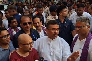 ‘আমার দেওয়া কালীঠাকুর রোজ পুজো করতেন’, প্রয়াত আশিসের বাড়ি গিয়ে স্মৃতিচারণা মুখ্যমন্ত্রীর