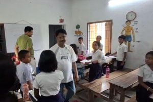 রেশন দোকানে সারপ্রাইজ ভিজিট, স্কুলে মিড ডে মিলের ভাতের গুণমানও খতিয়ে দেখলেন খাদ্যমন্ত্রী