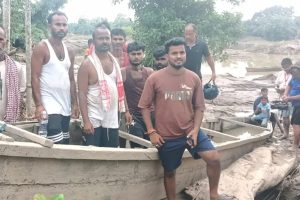 নেই পড়াশোনা, নেই মোটরবোট, নেই প্রশিক্ষণ, একাই ২০০০ প্রাণ বাঁচালেন অসমের স্কুলছুট!