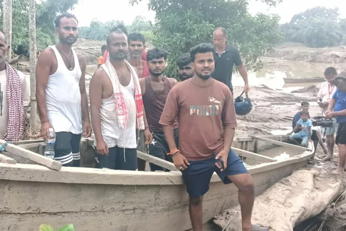 নেই পড়াশোনা, নেই মোটরবোট, নেই প্রশিক্ষণ, একাই ২০০০ প্রাণ বাঁচালেন অসমের স্কুলছুট!