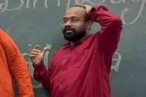 সরকারি হাসপাতালে থ্রেট কালচারের মাথা! চিকিৎসক অভীক দে-র বিরুদ্ধে তদন্ত কমিটি গঠন