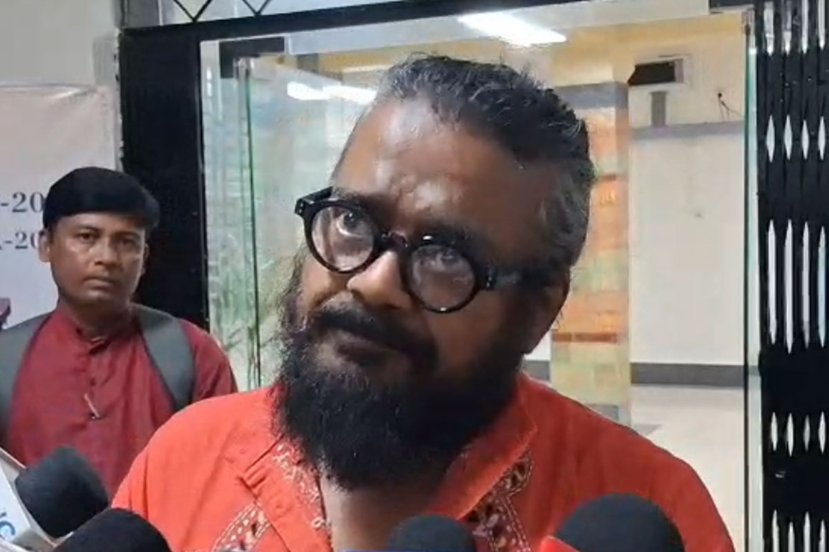 Purnadas Baul approaches the DM over alleged land encroachment.
