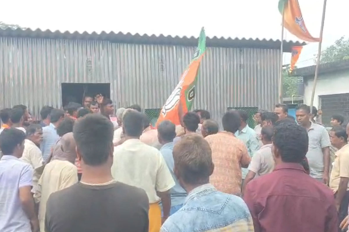 BJP leader subjected to 'egg therapy' amidst factional infighting in Sitalkuchi