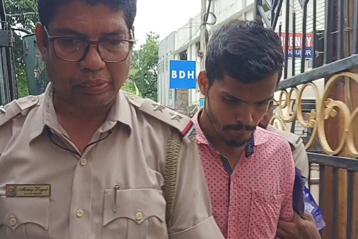 সাফল্যে হিংসা! কাকাকে ধারালো অস্ত্রের কোপ, পুড়িয়ে ‘খুন’ করল ভাইপো, গ্রেপ্তার ২