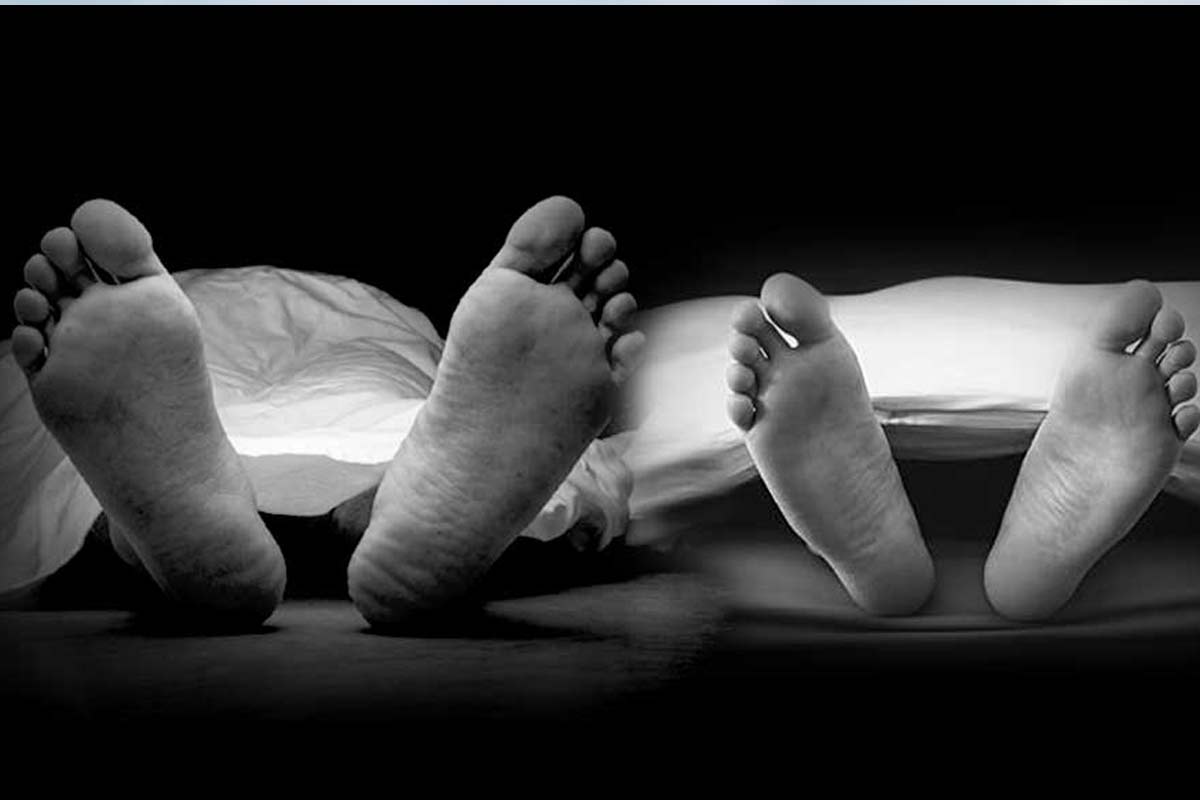 চাষের জমিতে পড়ে যুবতীর কাদামাখা নগ্ন দেহ, অদূরেই উদ্ধার প্রৌঢ়ের লাশ! রহস্য শক্তিগড়ে