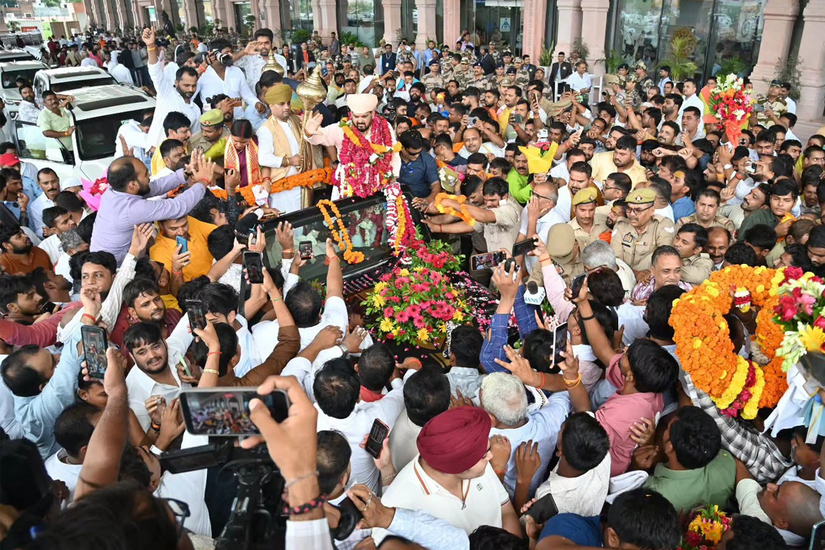 Brij Bhushan Sharan Singh welcomed at Ayodhya after acquittal