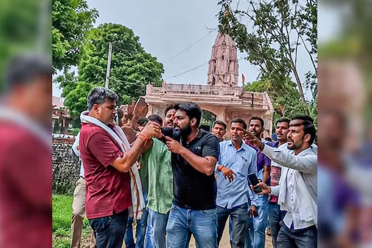 নিয়ম না মেনেই স্কুল চত্বরে অনুপ্রবেশ! ‘ককরোচ’দের বিরুদ্ধে রুখে দাঁড়াল রাজস্থানের গ্রামবাসীরা